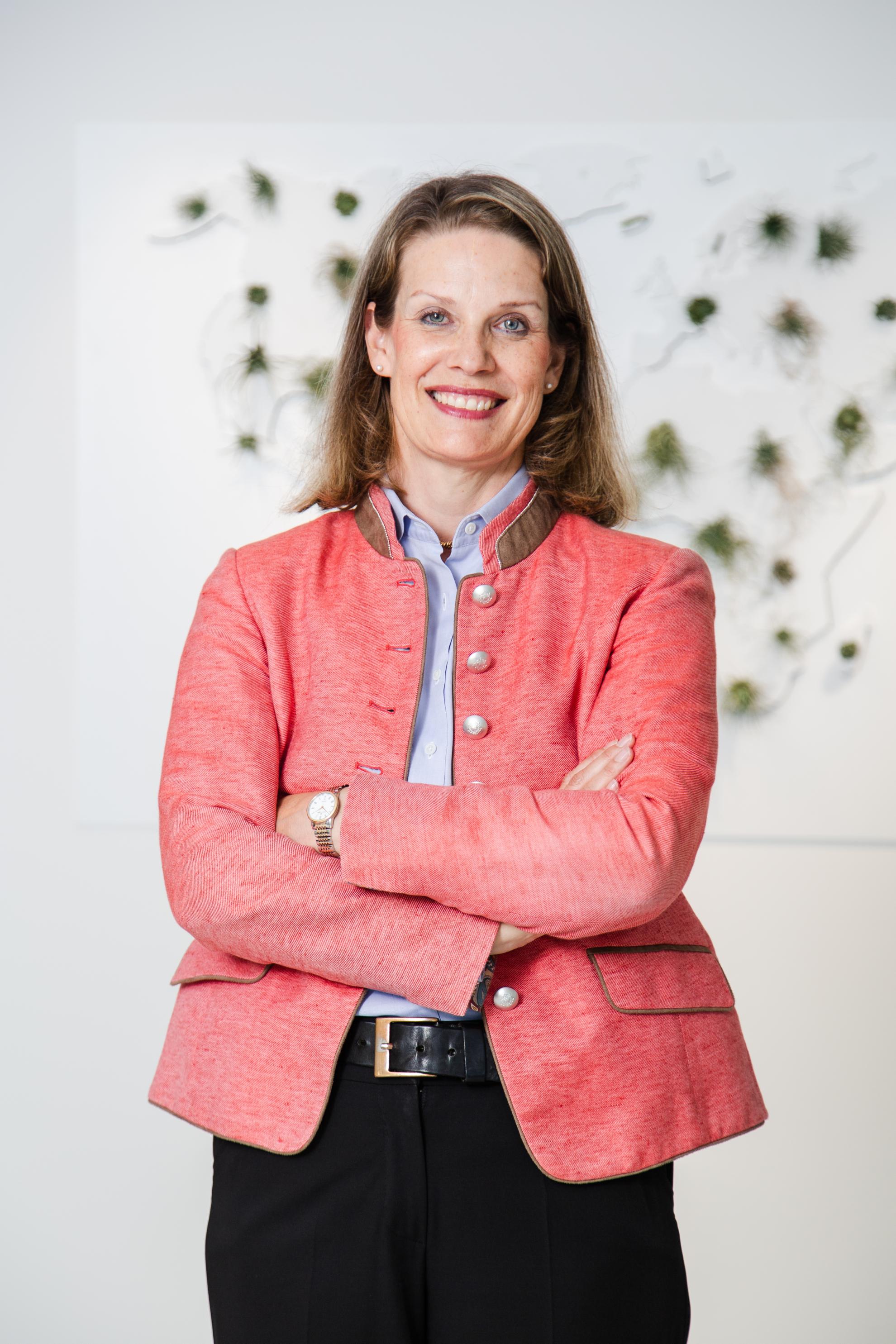 Nina Hartmann - Forscherin & Architektin für weibliche Wirkkraft
Keynote-Speakerin, Autorin, Podcasterin und Initiatorin des Kongresses Frauenleuchten